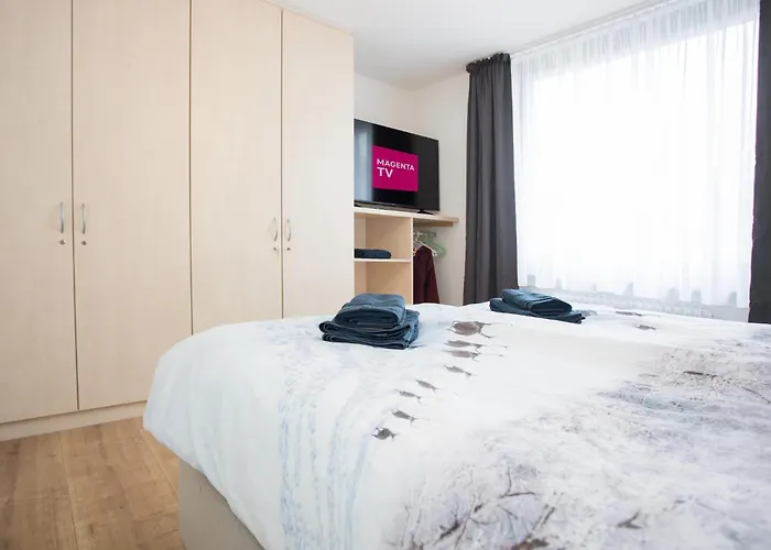 Deluxe Apartment For 5 - Sauna & Pool - Free Parking