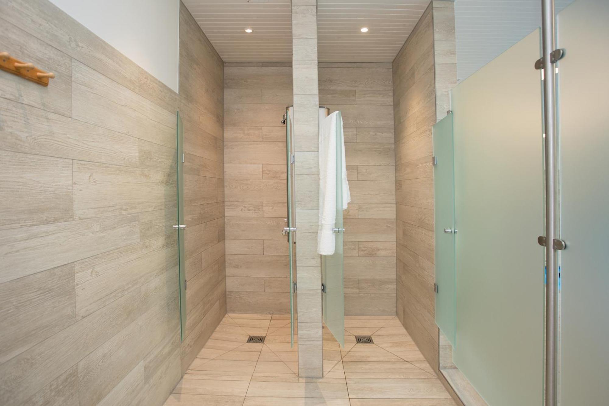 Deluxe For 5 - Sauna & Pool - Free Parking Appartement